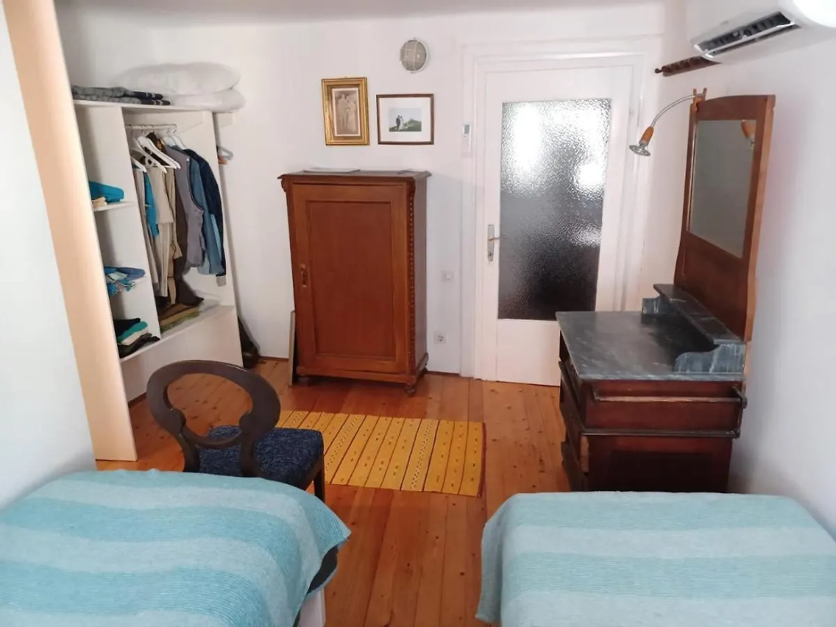House Markovina Cres 0*,